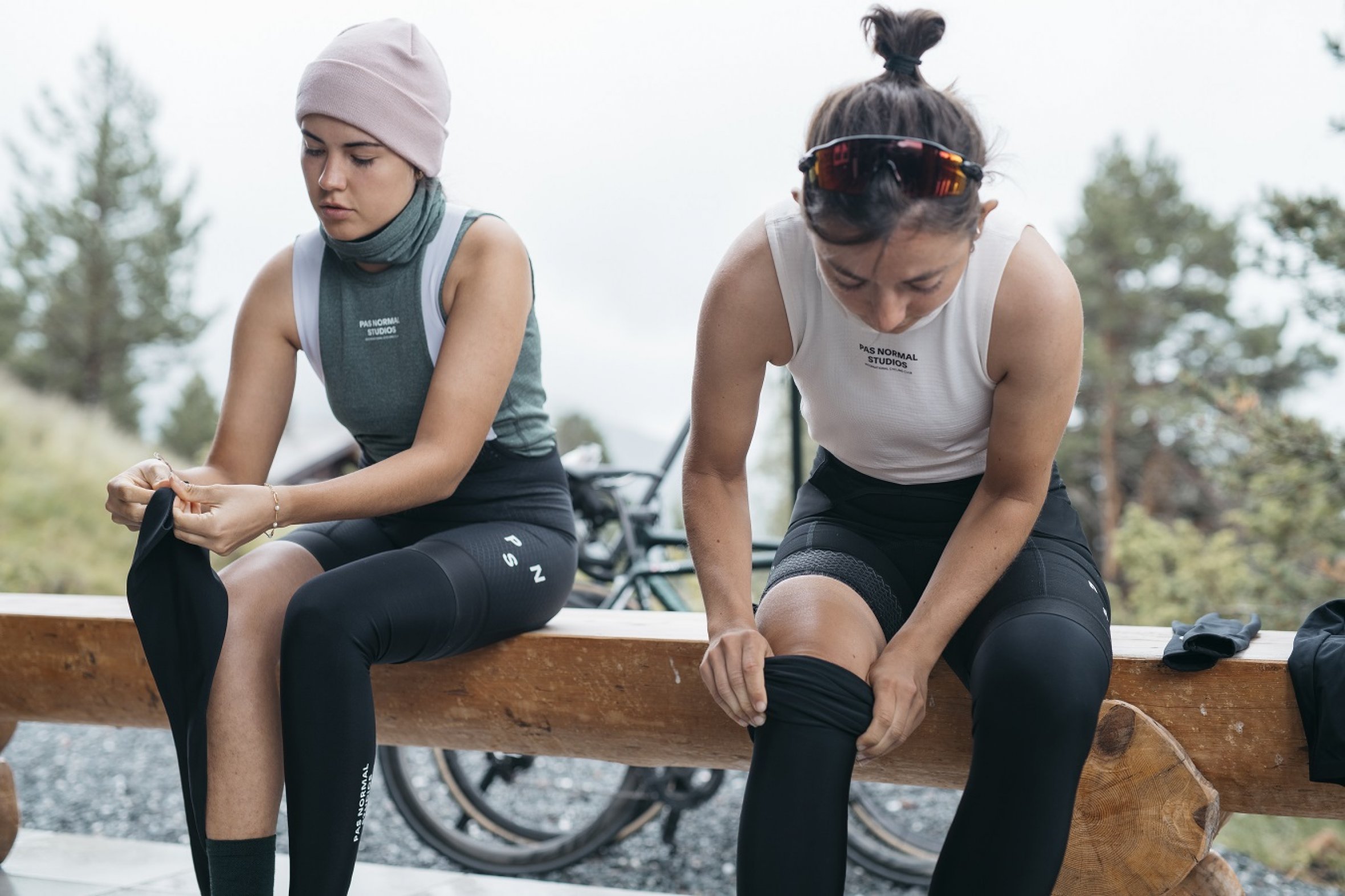 PAS NORMAL STUDIOS Control Beinlinge